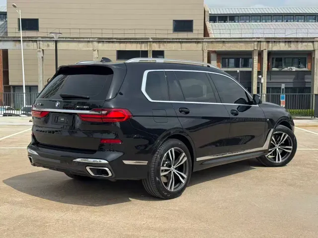 BMW X7 — Фото автомобиля 4