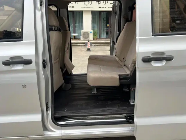 Wuling Hongguang V — Фото автомобиля 7
