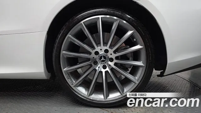 Mercedes-Benz E-Class — Фото автомобиля 17