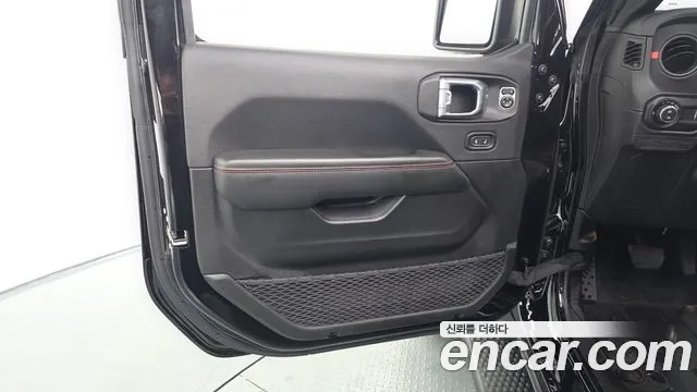 Jeep Wrangler — Фото автомобиля 13