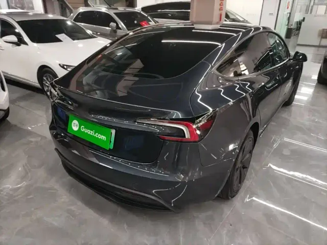 Tesla Model 3 — Фото автомобиля 6