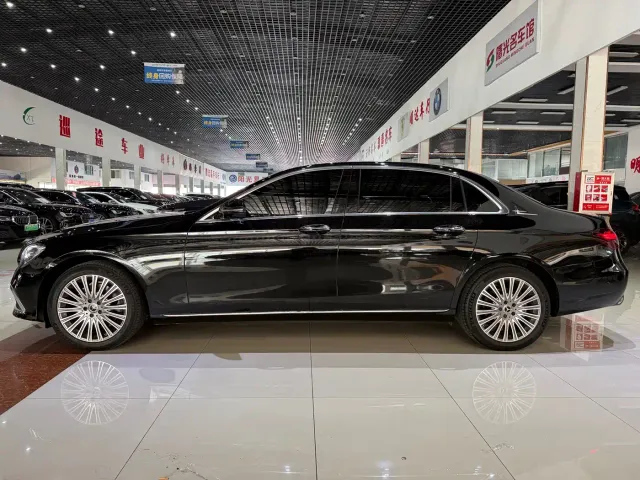 Mercedes-Benz E-Class — Фото автомобиля 3