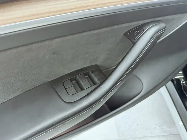Tesla Model 3 — Фото автомобиля 16