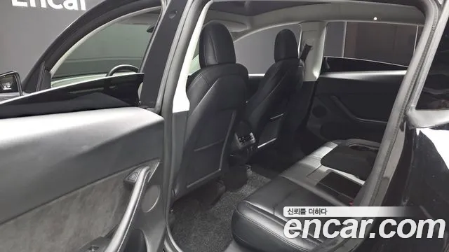 Tesla Model Y — Фото автомобиля 18