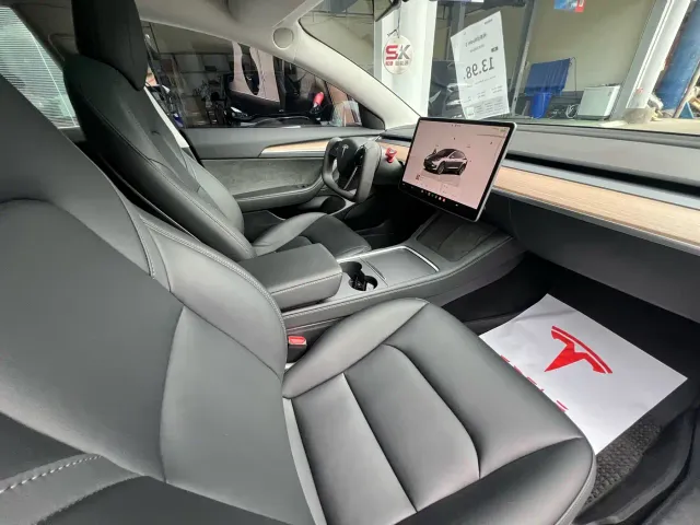 Tesla Model 3 — Фото автомобиля 8