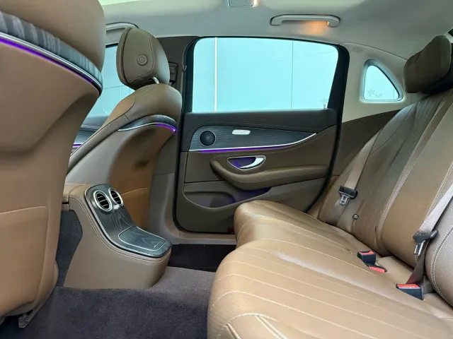 Mercedes-Benz E-Class — Фото автомобиля 10