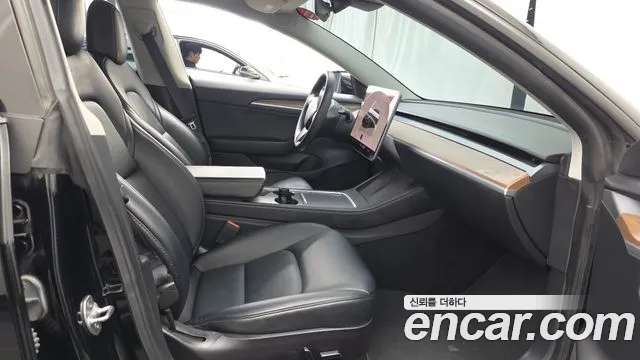 Tesla Model 3 — Фото автомобиля 17
