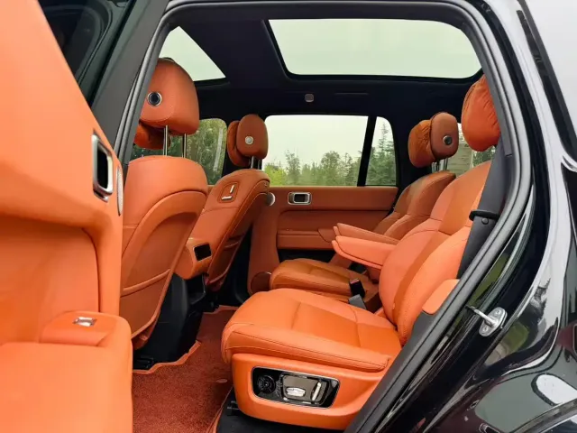 Li Auto L8 — Фото автомобиля 5