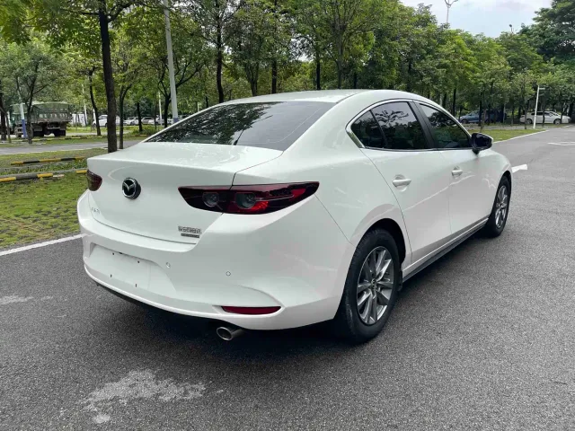 Mazda Axela — Фото автомобиля 6