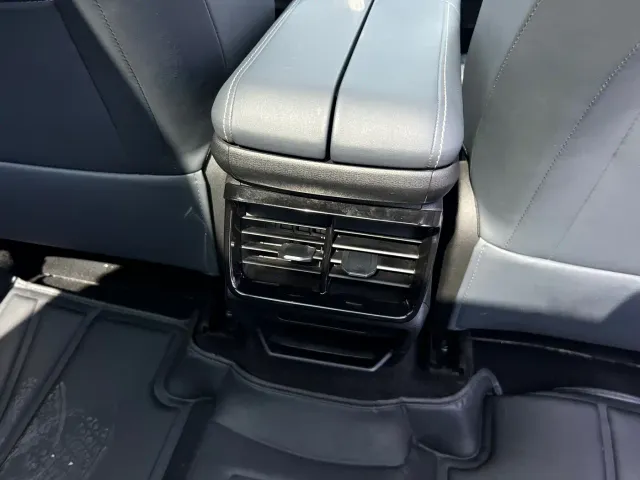 Geely Boyue L — Фото автомобиля 21