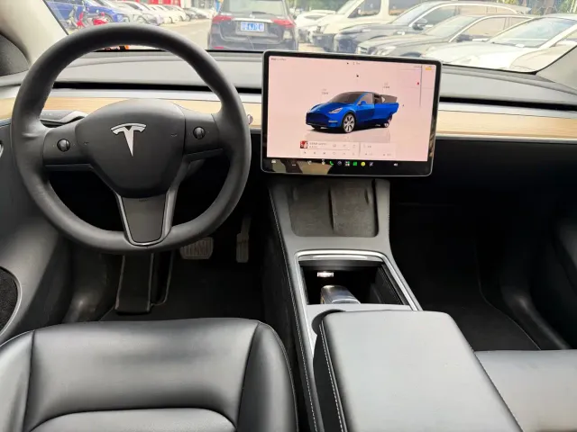 Tesla Model Y — Фото автомобиля 5