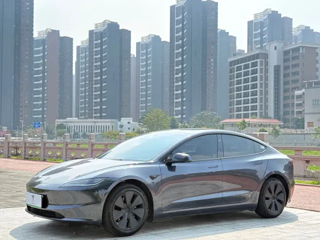 Фотография автомобиля — Tesla Model 3