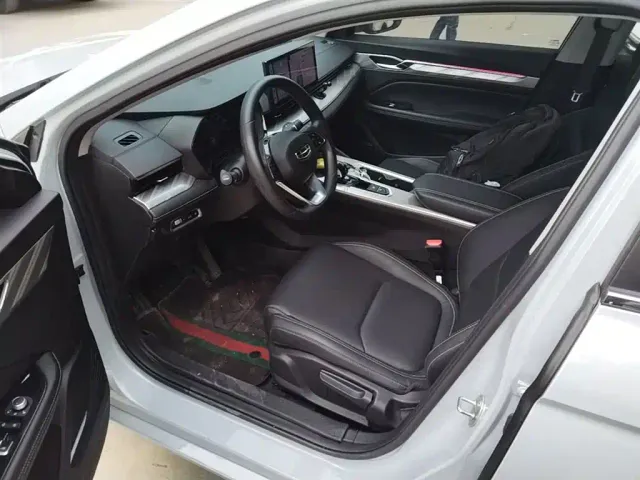 Geely Emgrand L — Фото автомобиля 15