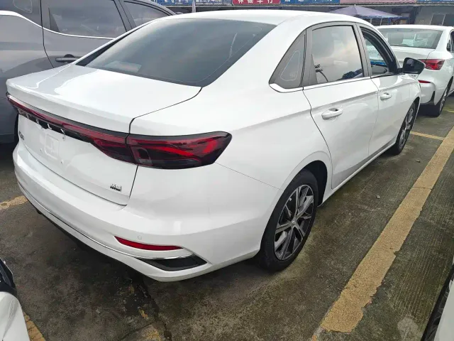 Geely Emgrand — Фото автомобиля 16