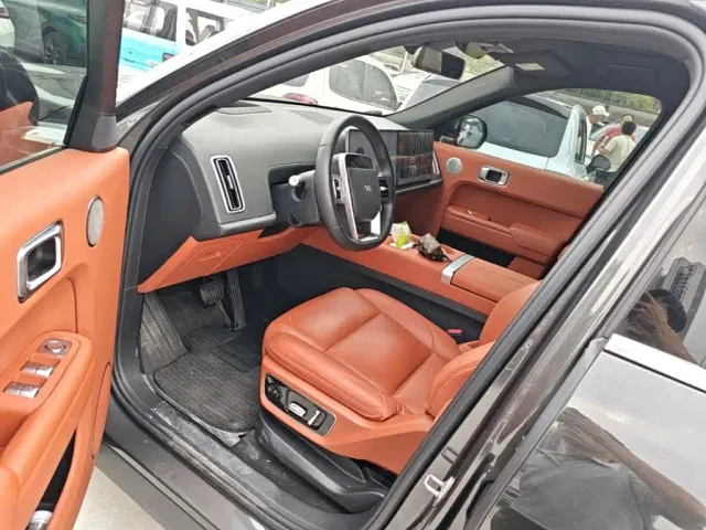 Li Auto L7 — Фото автомобиля 15