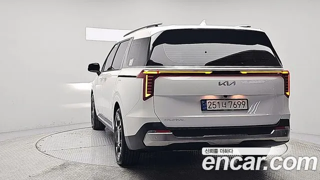 Kia Carnival Generation 4 — Фото автомобиля 2