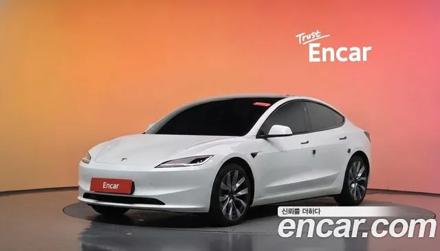 Фотография автомобиля — Tesla Model 3