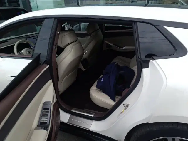 Denza Z9GT — Фото автомобиля 6
