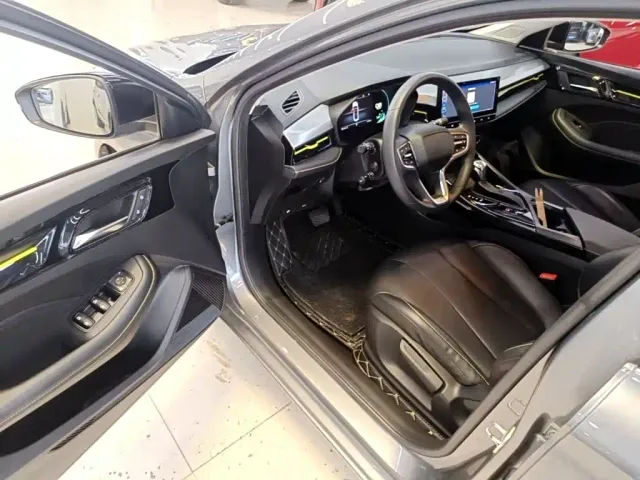 Roewe i5 — Фото автомобиля 15