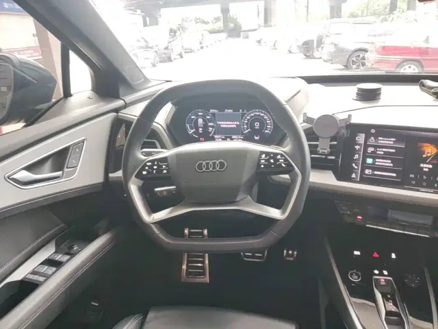 Audi Q5 e-tron — Фото автомобиля 10