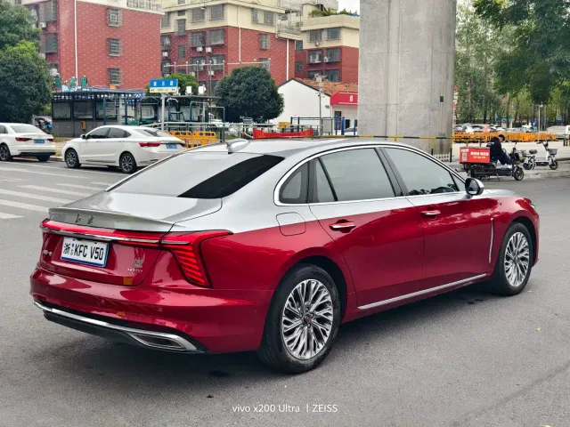 Hongqi H5 — Фото автомобиля 12
