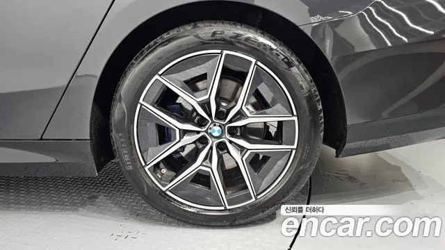 BMW 5-Series — Фото автомобиля 19