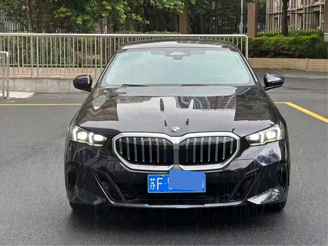 BMW 5 Series — Фото автомобиля 2