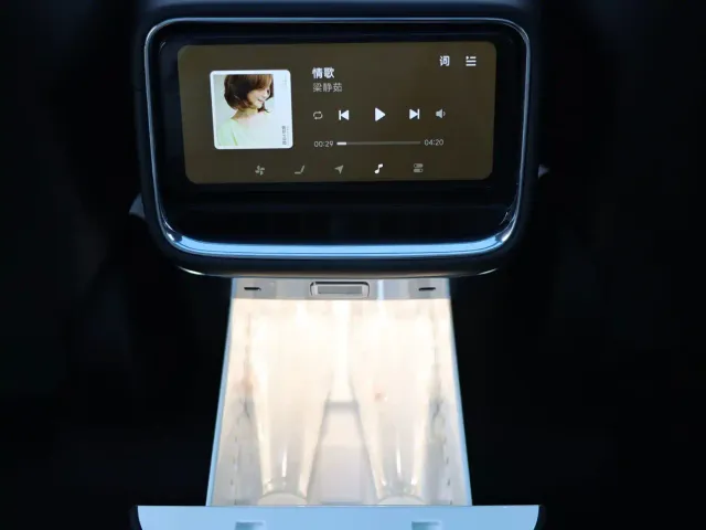 Xiaomi SU7 — Фото автомобиля 17