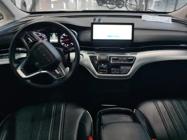 Roewe iMAX8 — Фото автомобиля 12