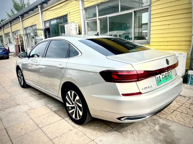 Volkswagen Passat — Фото автомобиля 7