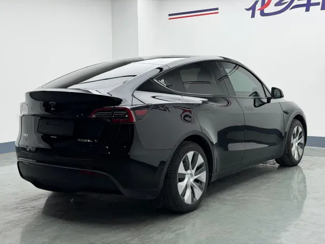 Tesla Model Y — Фото автомобиля 7