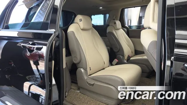 Kia Carnival Generation 4 — Фото автомобиля 12