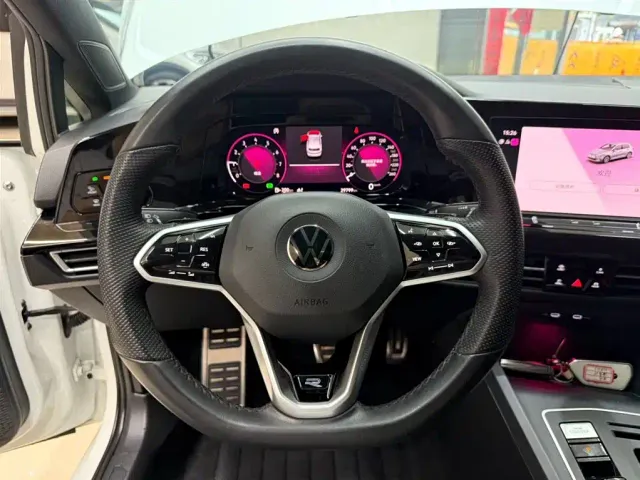 Volkswagen Golf — Фото автомобиля 11