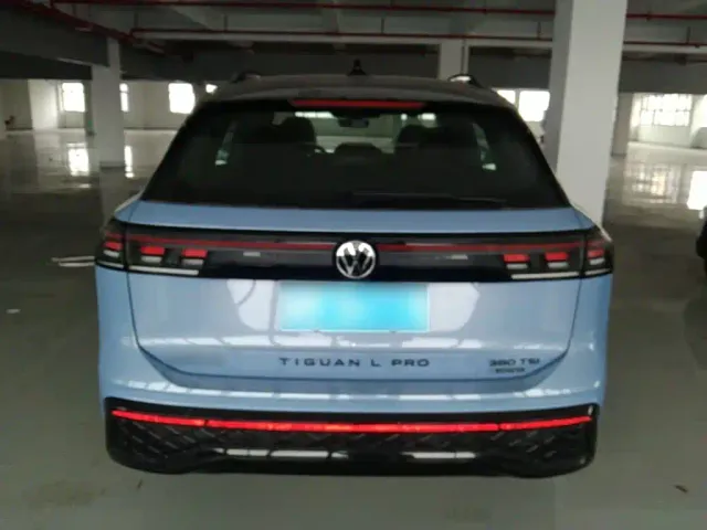 Volkswagen Tiguan L — Фото автомобиля 5