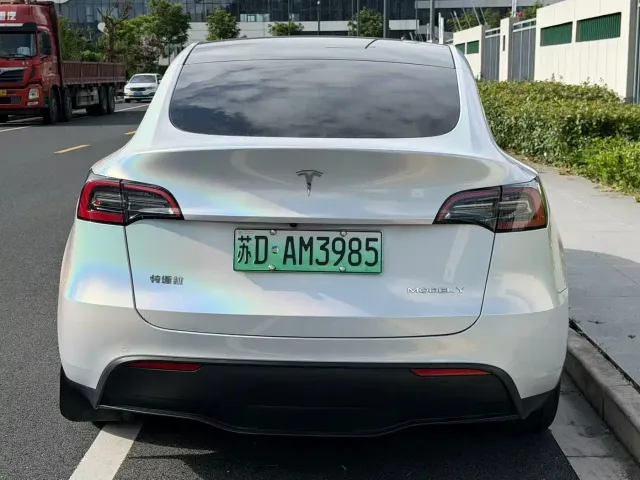 Tesla Model Y — Фото автомобиля 8