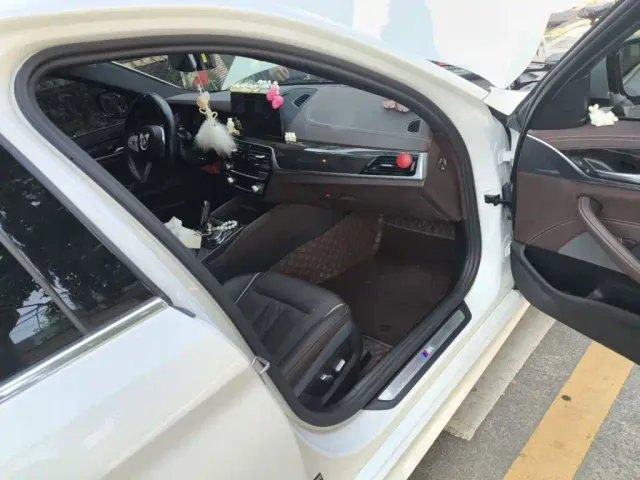 BMW 5 Series — Фото автомобиля 17