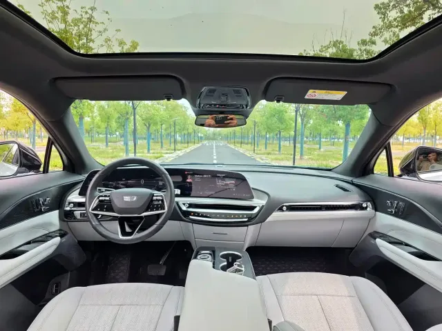 Cadillac Lyriq — Фото автомобиля 14