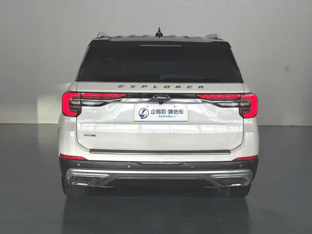Ford Explorer — Фото автомобиля 5