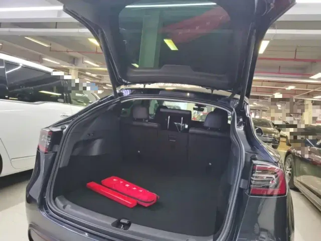 Tesla Model Y — Фото автомобиля 18