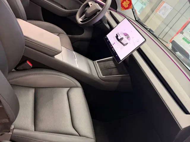 Tesla Model Y — Фото автомобиля 9