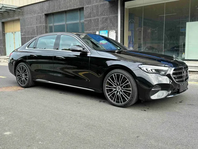 Mercedes-Benz E-Class — Фото автомобиля 3