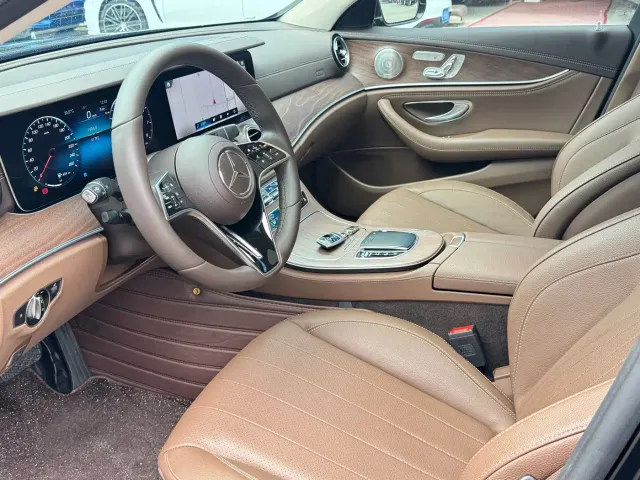 Mercedes-Benz E-Class — Фото автомобиля 4