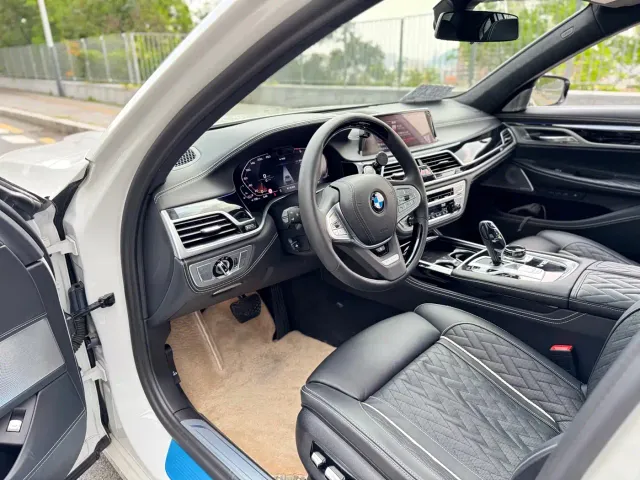 BMW 7 Series — Фото автомобиля 10