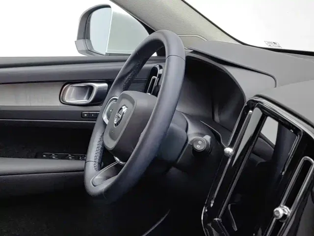 Volvo XC40 — Фото автомобиля 22
