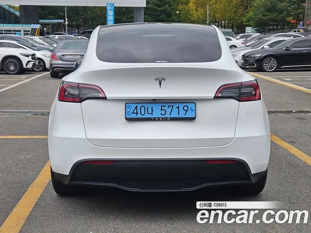 Tesla Model Y — Фото автомобиля 4
