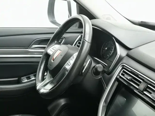 Roewe RX8 — Фото автомобиля 22