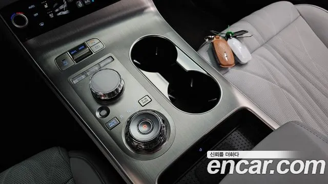 Genesis GV70 — Фото автомобиля 12