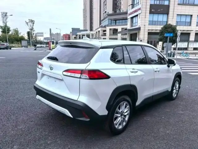 Toyota Corolla Cross — Фото автомобиля 10