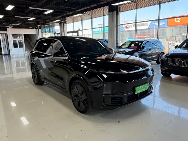 Li Auto L8 — Фото автомобиля 2