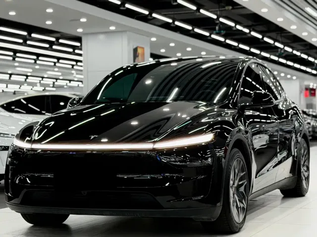 Фотография автомобиля — Tesla Model Y L